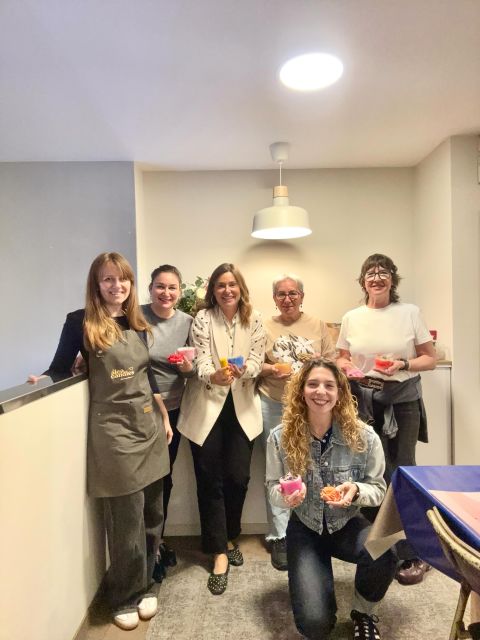 Esta mañana nos hemos juntado un grupo de mujeres para aprender a hacer velas artesanales, sin tóxicos y personalizadas, de la mano de @alea_candles ✨
.
Gracias a todas por compartir este ratito de artesanía, creatividad, autocuidado y confidencias 😉
.
¡Que Nuda se siga llenando de momentos mágicos como el de hoy! 🕯️