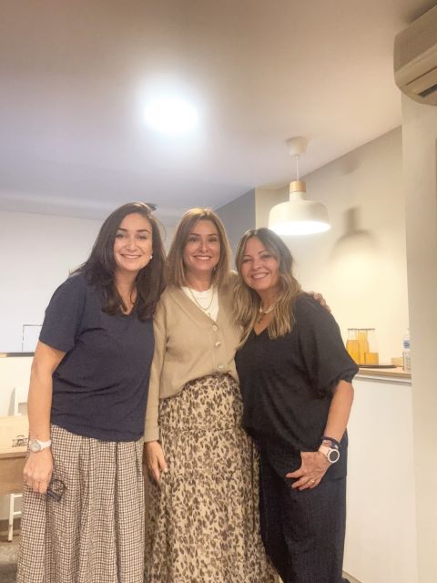 Hoy hemos impartido un taller de colorimetría y maquillaje. ¡Que bien compartir este tiempo con profesionales como ellas! @olga.algo @beatrizgarcia.zgz @yonosoyunaprincesa_