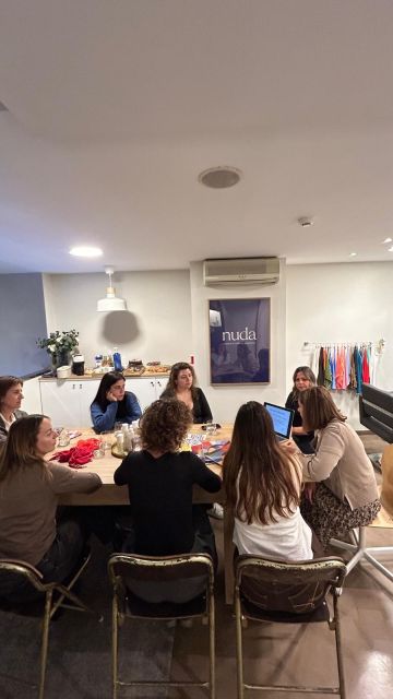 Otro taller que hemos realizado en nuestro estudio. Una mañana para compartir con mujeres que honrar su belleza auténtica y que quieren dedicarse tiempo de calidad, pausada y a la vez divertido para conectar con ellas mismas.
.
¡Gracias s todas las participants por esta mañana de sábado tan especial! ✨😍